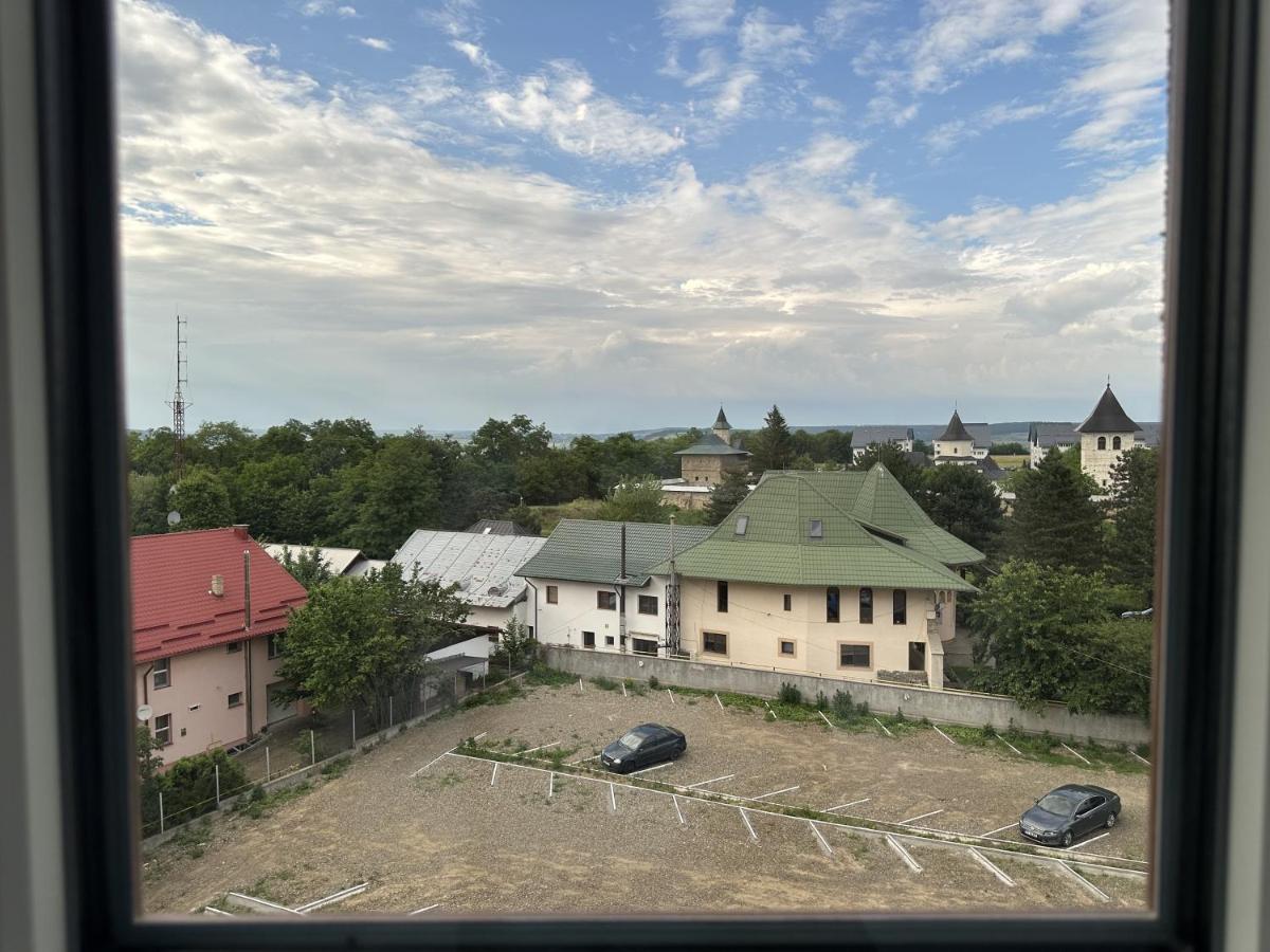 Ferienwohnung Apartament In Suceava, Zamca Exterior foto